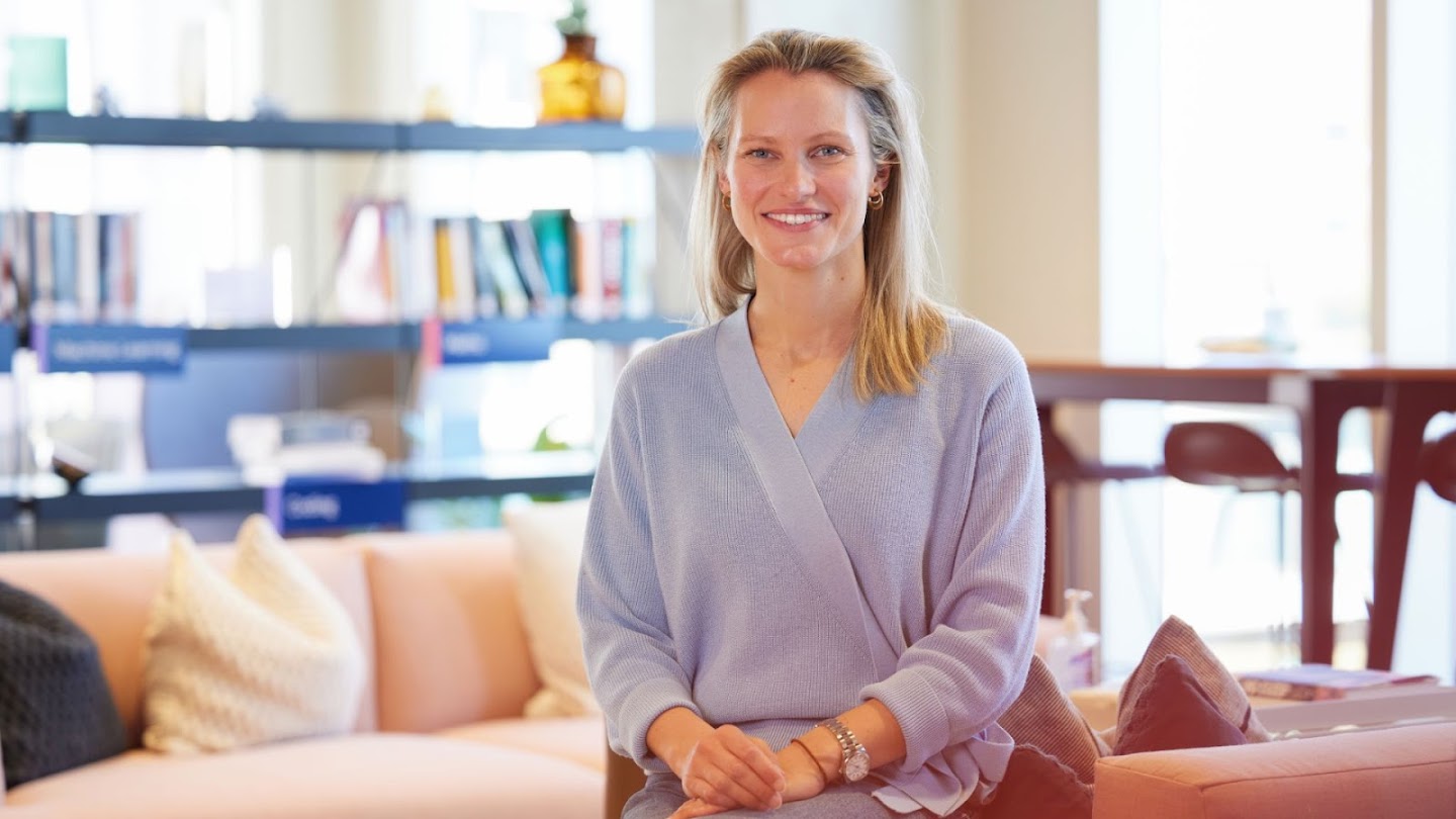 A portrait photo of Gemma Jennings, a product manager on the Applied team at DeepMind.