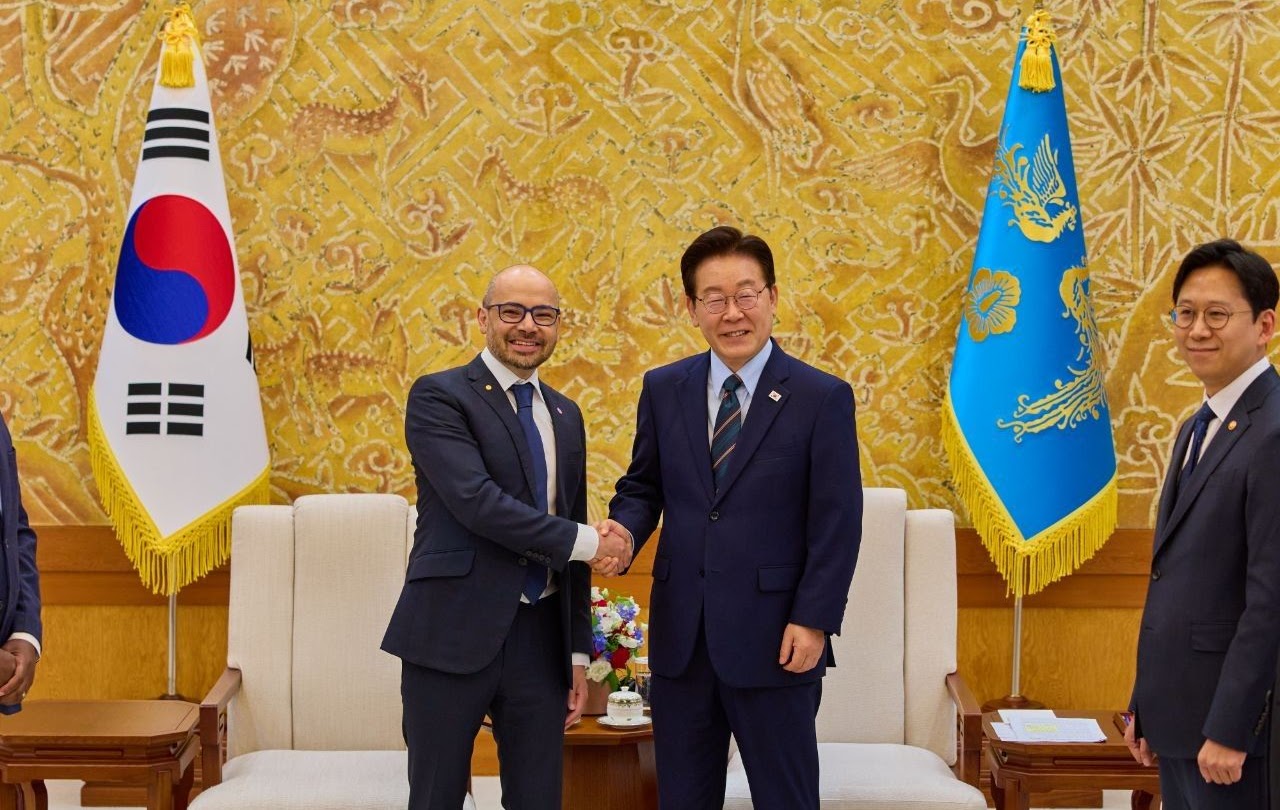 Co-founder & CEO of Google DeepMind, Demis Hassabis, meets with Lee Jae-myung, the President of the Republic of Korea, in Seoul today. 